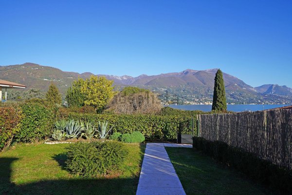 casa indipendente in vendita a San Felice del Benaco in zona Portese