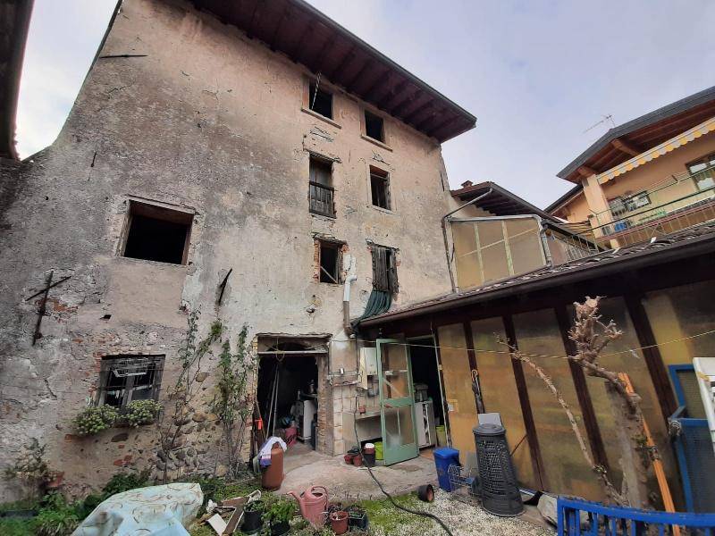 casa indipendente in vendita a San Felice del Benaco in zona Portese