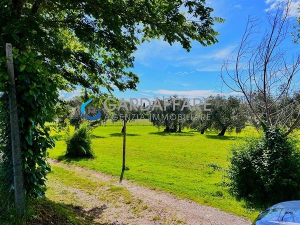 terreno edificabile in vendita a San Felice del Benaco in zona Portese