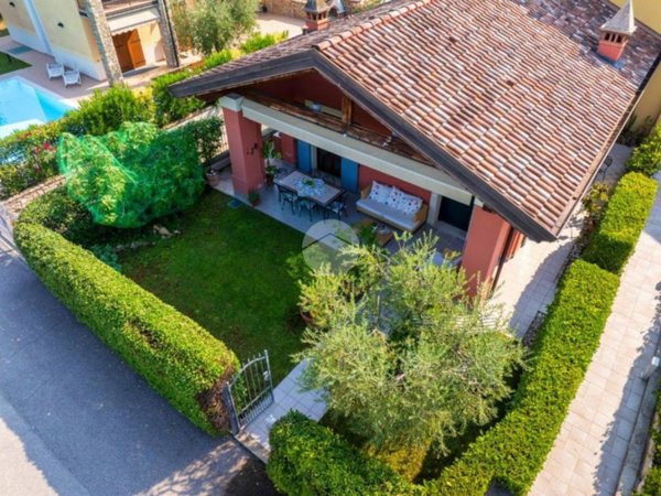 casa indipendente in vendita a San Felice del Benaco in zona Portese