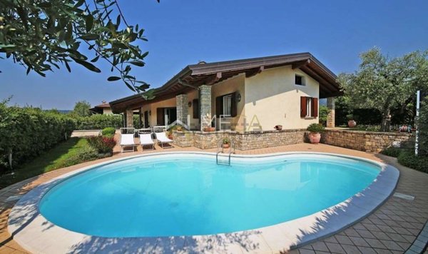 casa indipendente in vendita a San Felice del Benaco