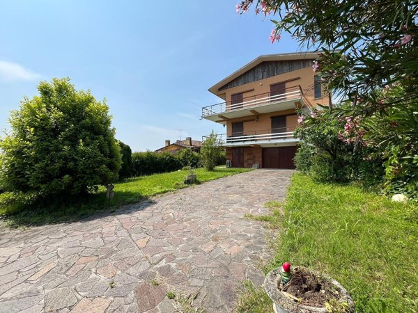 casa indipendente in vendita a San Felice del Benaco