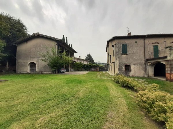 casa indipendente in vendita a San Felice del Benaco