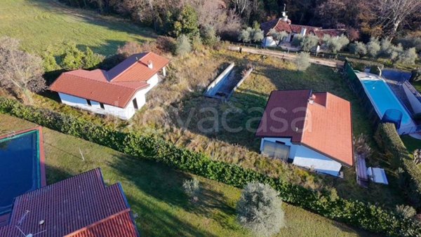 casa indipendente in vendita a San Felice del Benaco