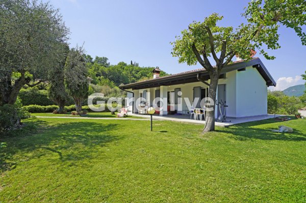 casa indipendente in vendita a San Felice del Benaco