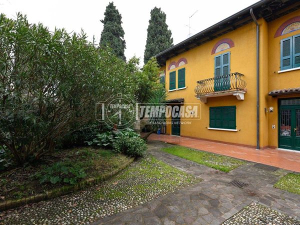casa indipendente in vendita a San Felice del Benaco