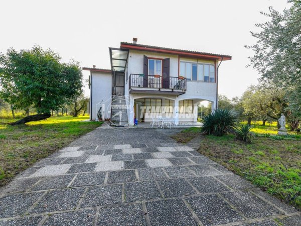 casa indipendente in vendita a San Felice del Benaco