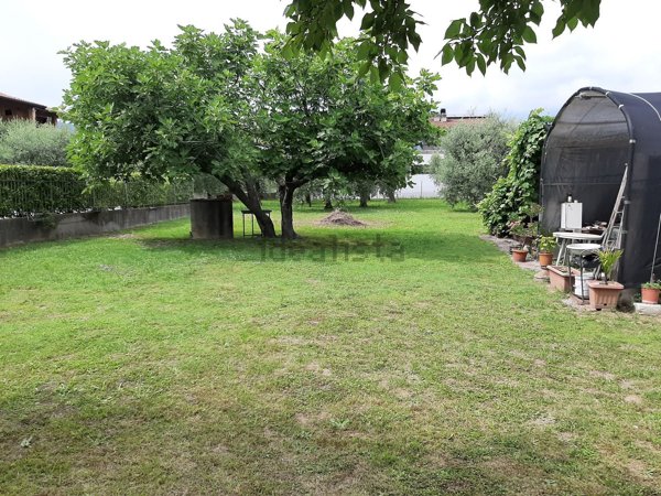 casa indipendente in vendita a San Felice del Benaco in zona Portese