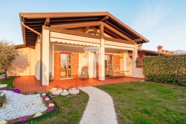 casa indipendente in vendita a San Felice del Benaco