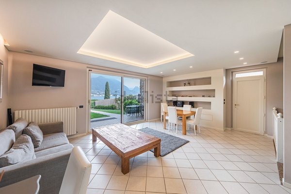 casa indipendente in vendita a San Felice del Benaco in zona Portese