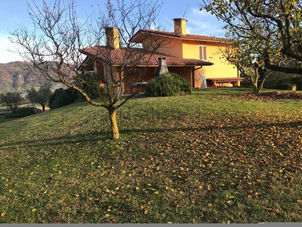 casa indipendente in vendita a San Felice del Benaco