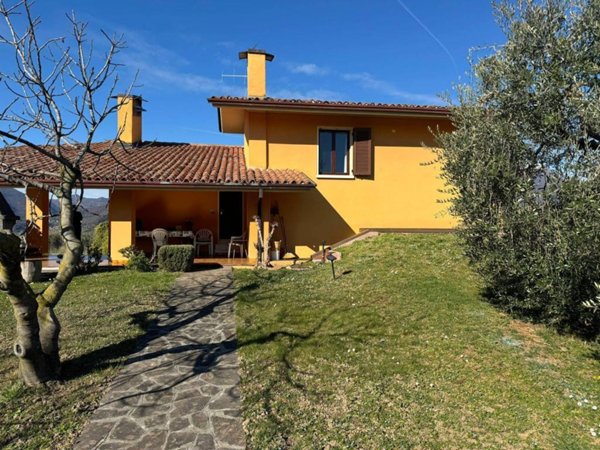 casa indipendente in vendita a San Felice del Benaco