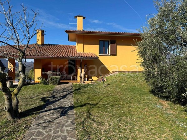 casa indipendente in vendita a San Felice del Benaco in zona Cisano