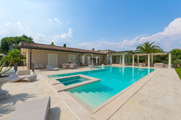 casa indipendente in vendita a San Felice del Benaco