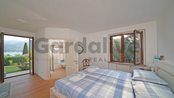 casa indipendente in vendita a San Felice del Benaco in zona Portese