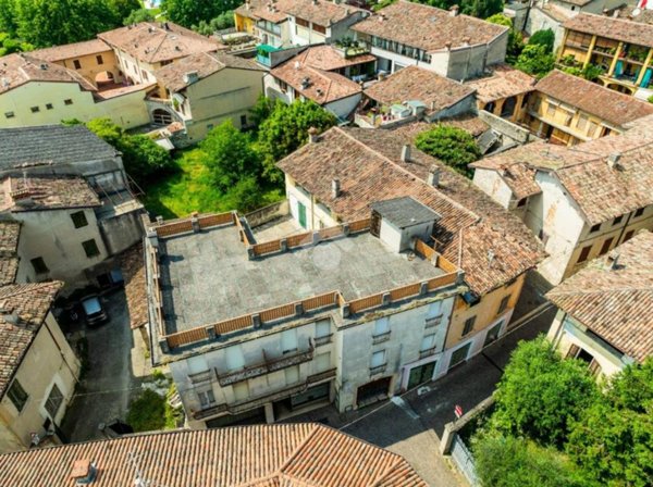 casa indipendente in vendita a San Felice del Benaco in zona Cisano