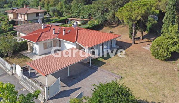 casa indipendente in vendita a San Felice del Benaco