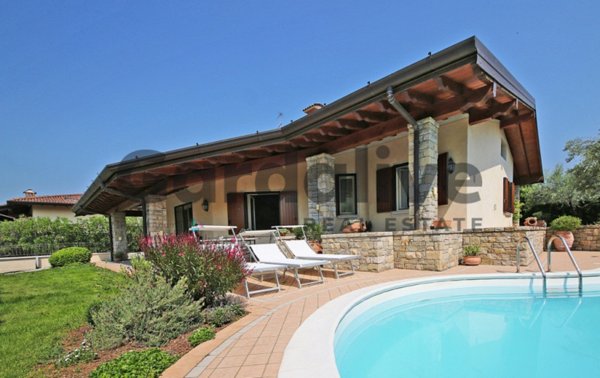 casa indipendente in vendita a San Felice del Benaco in zona Portese