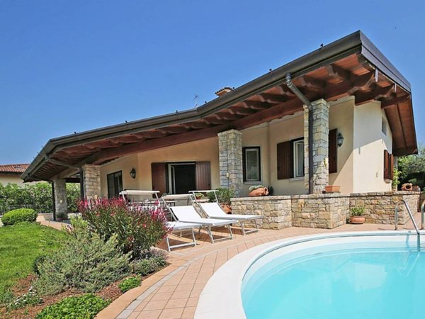 casa indipendente in vendita a San Felice del Benaco in zona Portese