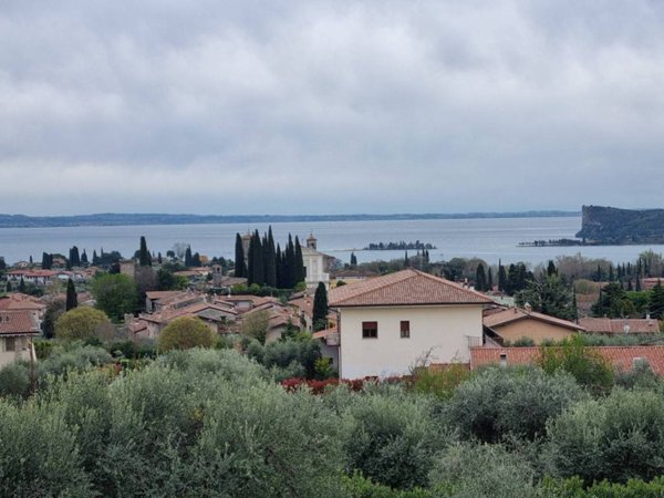 casa indipendente in vendita a San Felice del Benaco