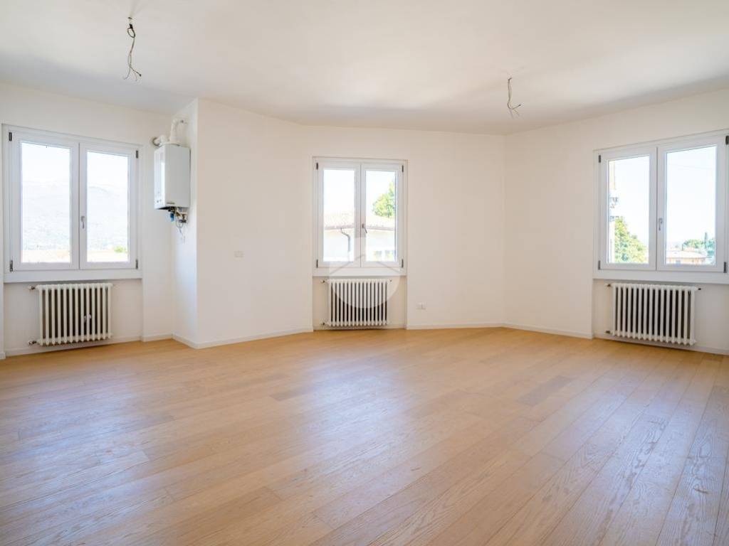 appartamento in vendita a San Felice del Benaco in zona Portese