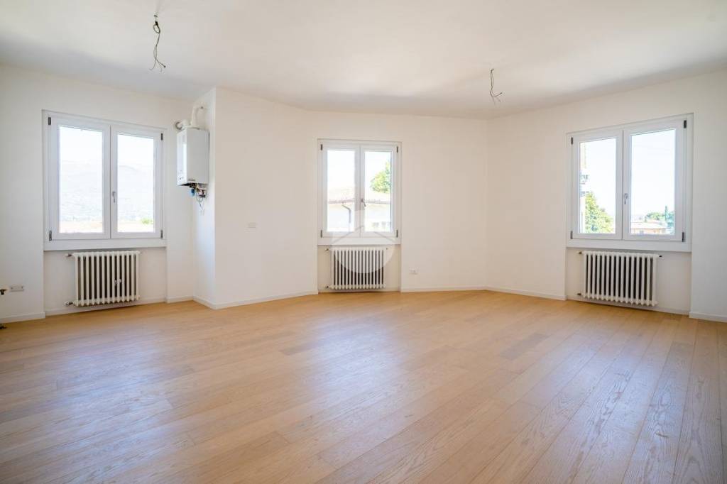 appartamento in vendita a San Felice del Benaco in zona Portese