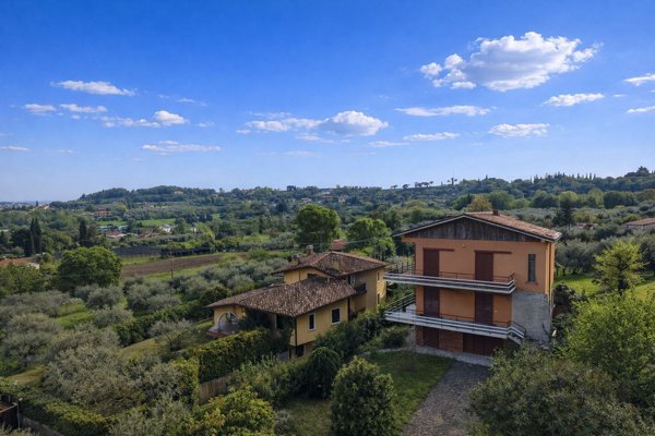 casa indipendente in vendita a San Felice del Benaco