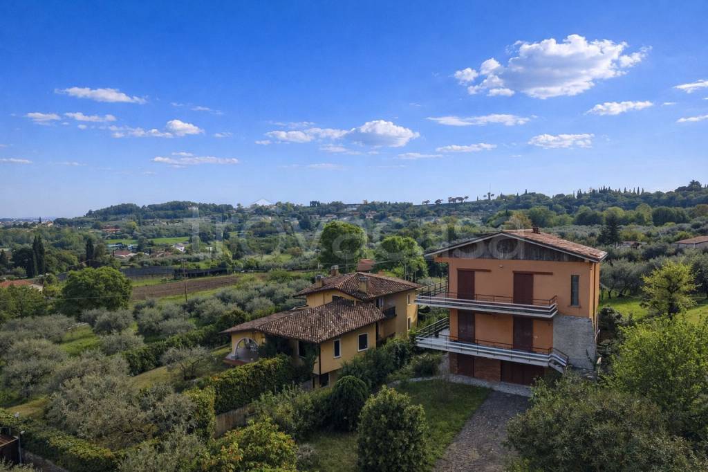 casa indipendente in vendita a San Felice del Benaco
