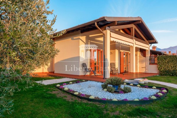 casa indipendente in vendita a San Felice del Benaco