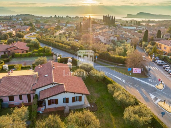 casa indipendente in vendita a San Felice del Benaco