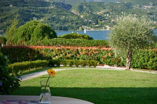 casa indipendente in vendita a San Felice del Benaco in zona Portese