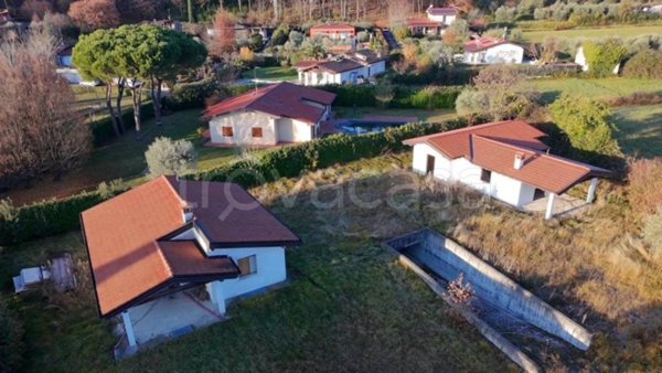 casa indipendente in vendita a San Felice del Benaco