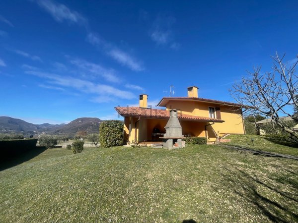 casa indipendente in vendita a San Felice del Benaco
