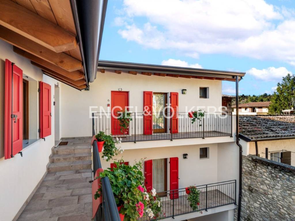 casa indipendente in vendita a San Felice del Benaco