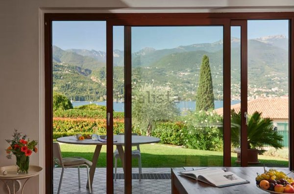 casa indipendente in vendita a San Felice del Benaco in zona Portese