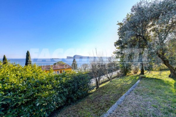 casa indipendente in vendita a San Felice del Benaco in zona Portese