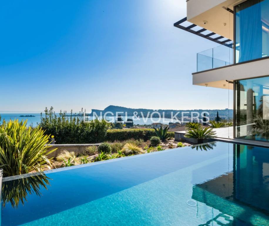 casa indipendente in vendita a San Felice del Benaco in zona Portese