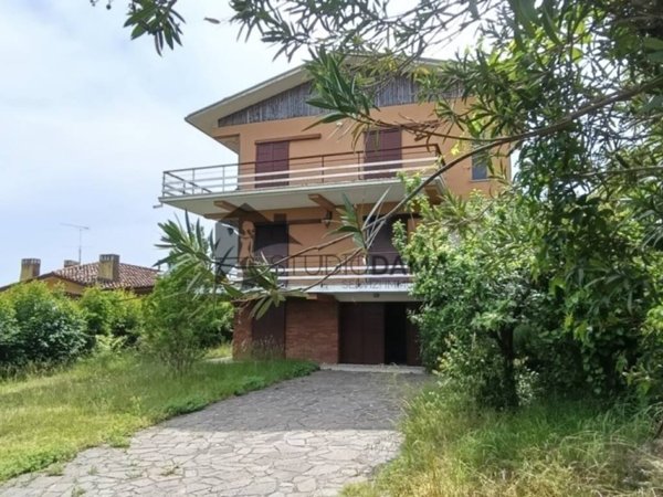 casa indipendente in vendita a San Felice del Benaco in zona Portese