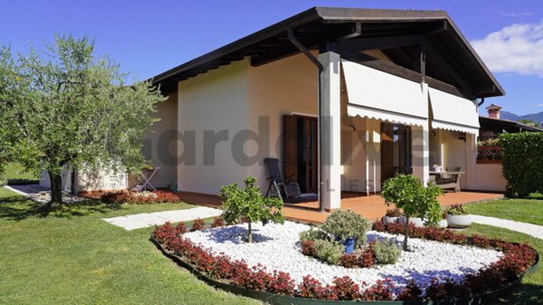 casa indipendente in vendita a San Felice del Benaco