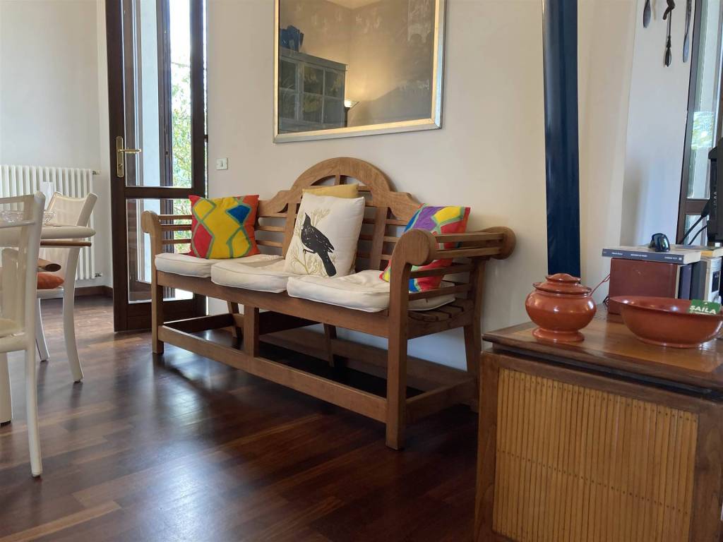 casa indipendente in vendita a San Felice del Benaco in zona Cisano