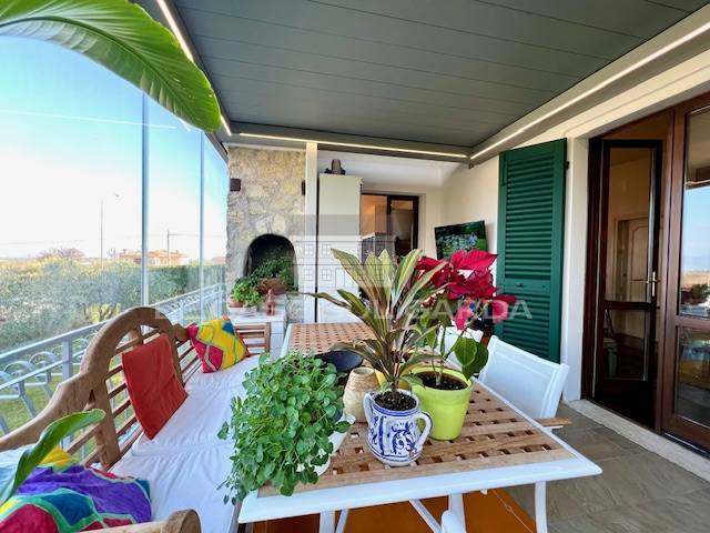 casa indipendente in vendita a San Felice del Benaco in zona Cisano