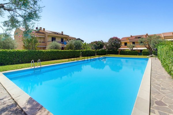 appartamento in vendita a San Felice del Benaco in zona Portese