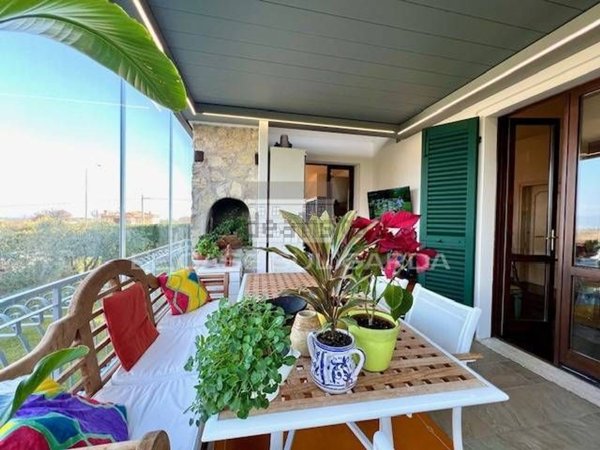 casa indipendente in vendita a San Felice del Benaco in zona Cisano
