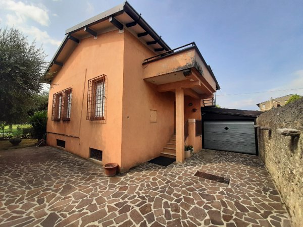 casa indipendente in vendita a San Felice del Benaco in zona Portese