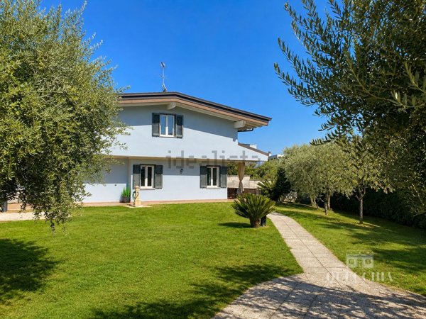 casa indipendente in vendita a San Felice del Benaco
