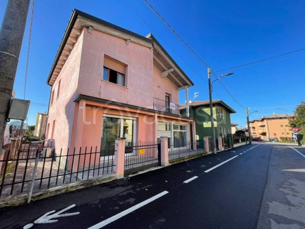 casa indipendente in vendita a San Zeno Naviglio