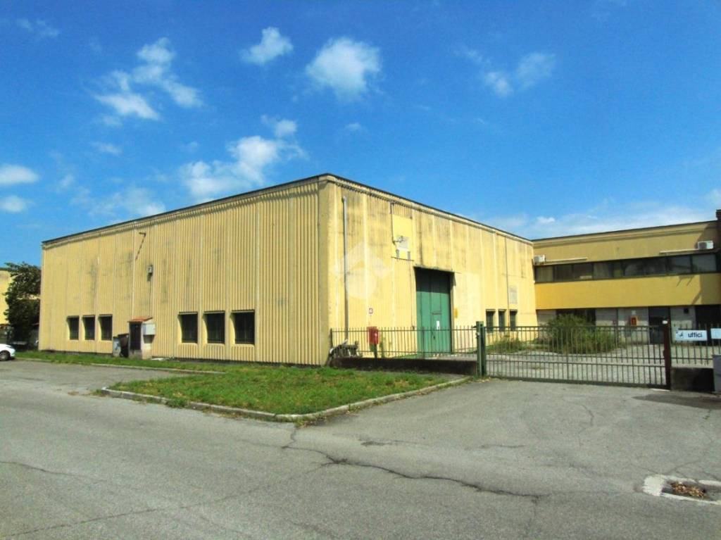 locale commerciale in vendita a San Zeno Naviglio in zona Garza
