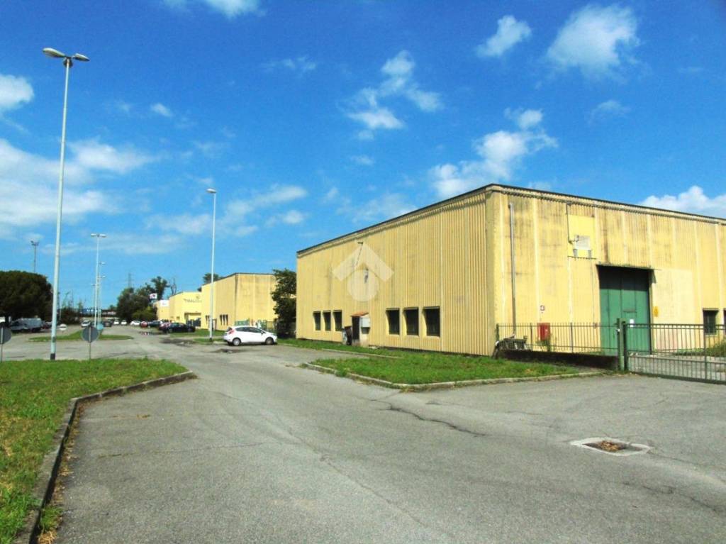 locale commerciale in vendita a San Zeno Naviglio in zona Garza