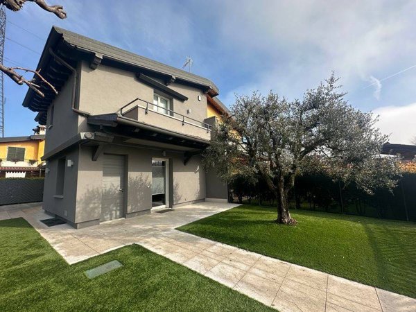casa indipendente in vendita a San Zeno Naviglio