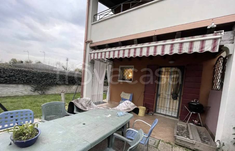 casa indipendente in vendita a San Zeno Naviglio in zona Garza